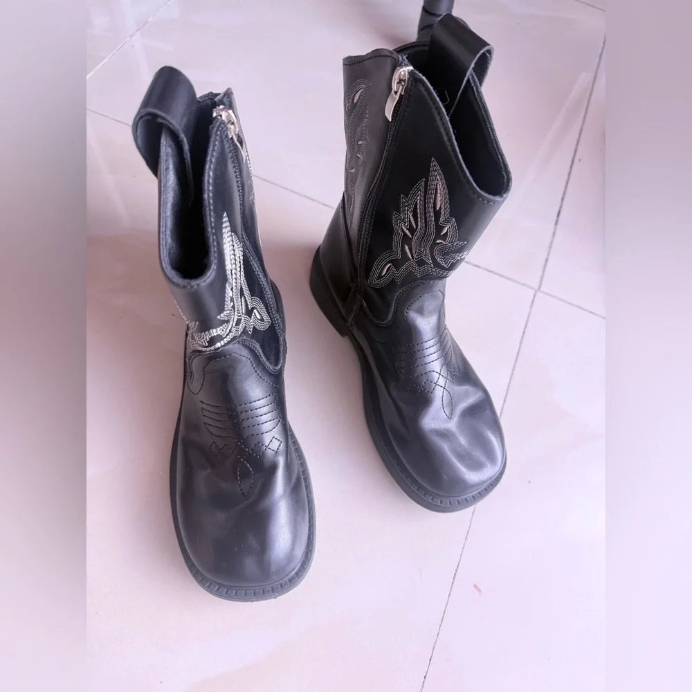 Stylish Black Kids' Boots with Embroidery